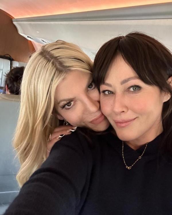 Tori Spelling and the late Shannon Doherty.