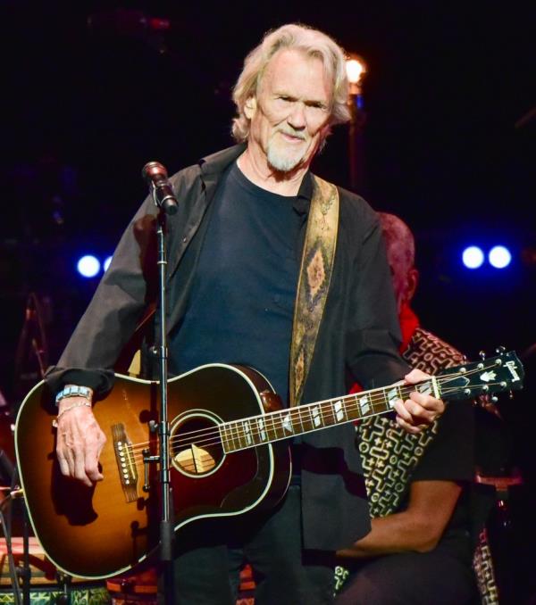 Kris Kristofferson performs in Los Angeles in November 2018